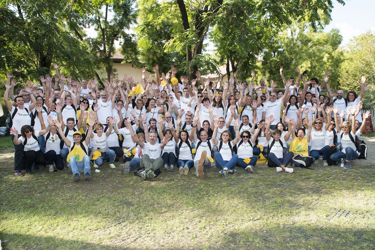 Lascia un impatto positivo nel mondo insieme ai tuoi colleghi.